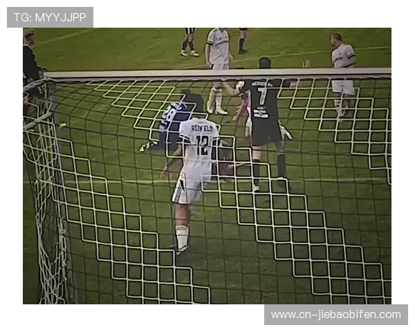 冰球联赛启用小球门，守门员扑救率下降