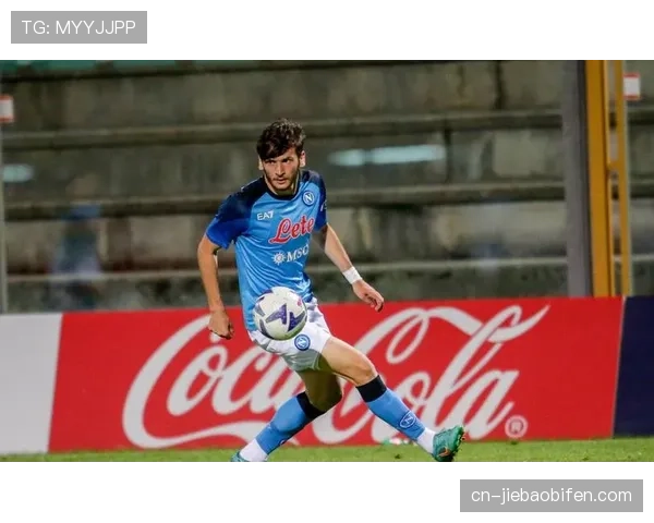 第24分钟克瓦拉茨赫利亚禁区内切兜射死角，巴黎扳平比分